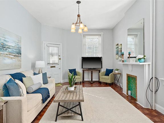 3rd image of 3918 Lincoln Ave