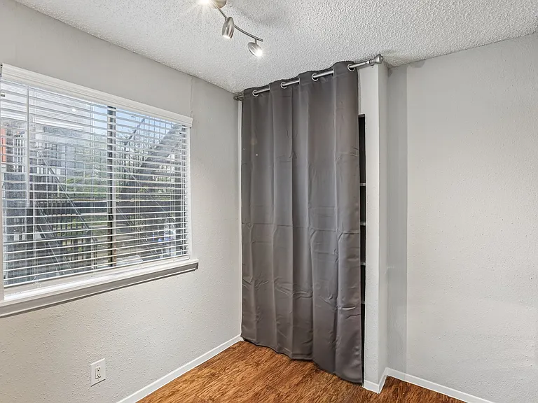 Lamar Place Apartments — Photo 70