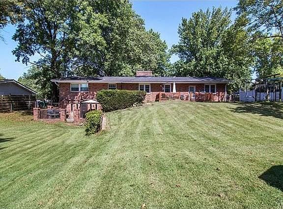 2nd image of 1408 Crossett Dr