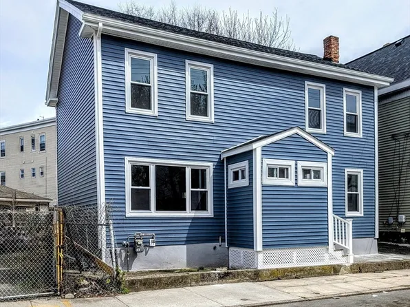 15 Bunkerhill St, Lawrence, MA 01841