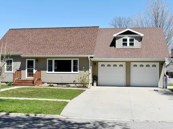 909 Ash St, Osage, IA 50461