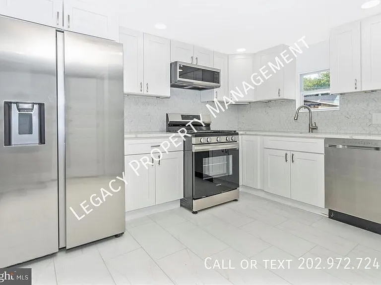 903 Minna Ave #B — Photo 16