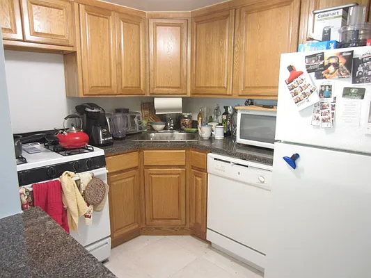 Rented by City Connections Realty | media 8