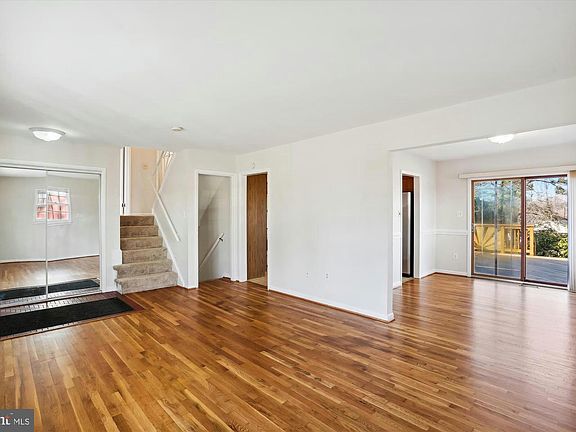 4th image of 4817 Camelot St