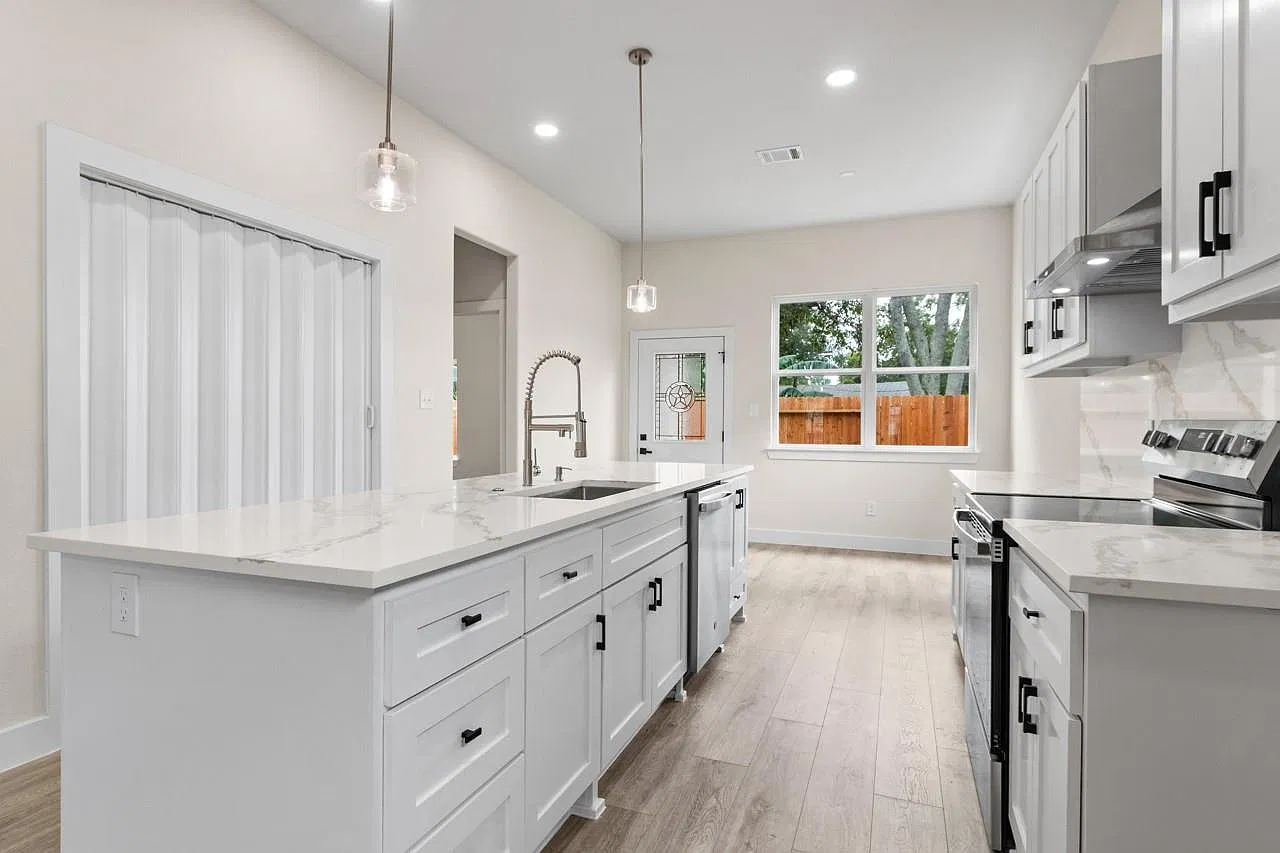 3 bed, 2.0 bath, 1395 sqft, $1,995 — Photo 4