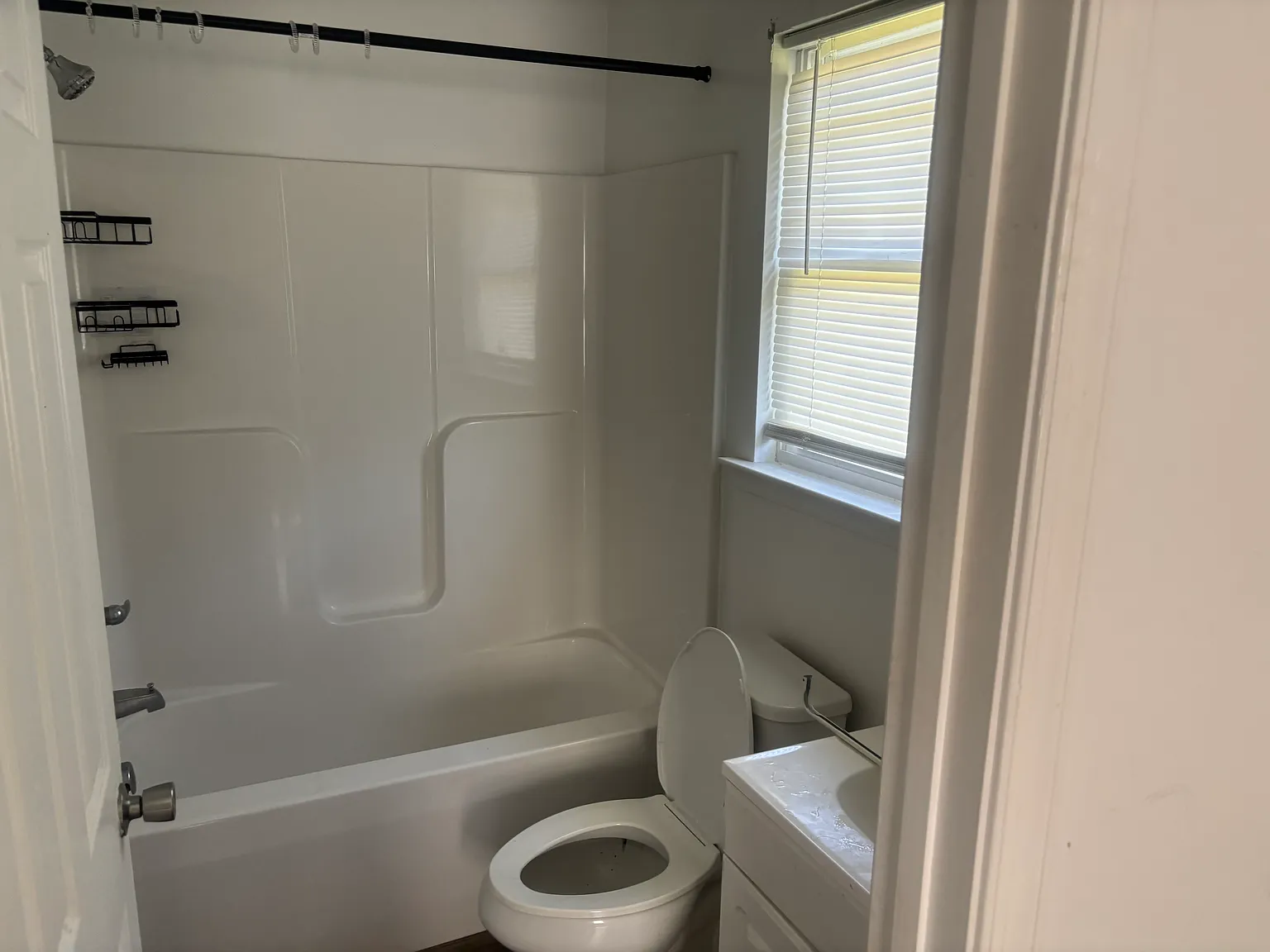 3 bed, 1100 sqft, $1,600 — Photo 3