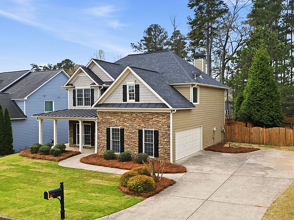 Spacious 2 car garage