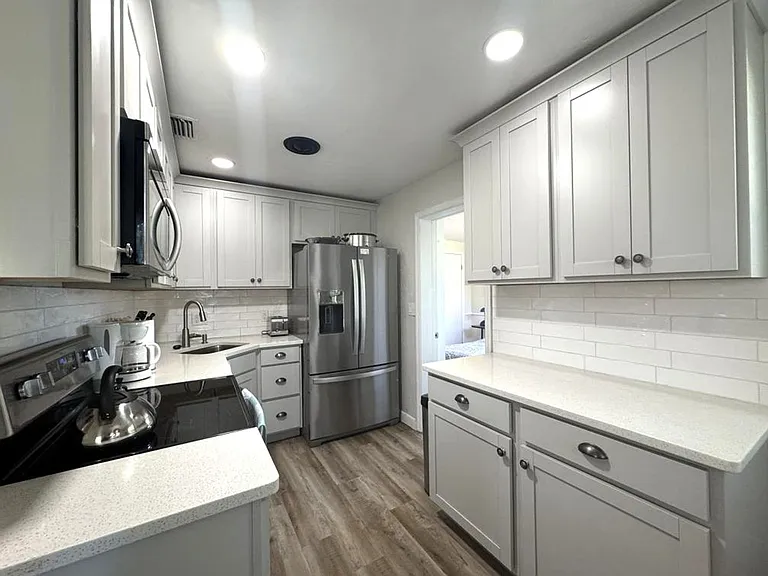 70 Brooks Dr — Photo 11