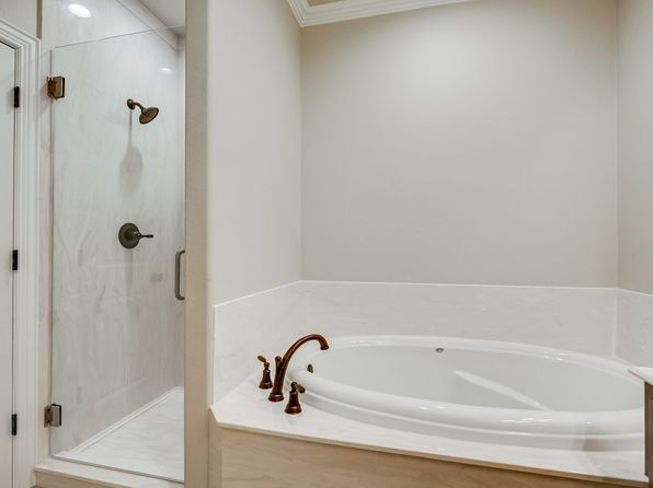 306 W McLain Dr, Sherman, TX