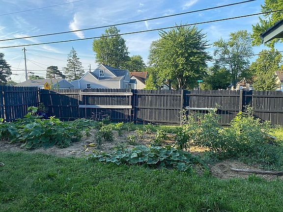 3rd image of 3359 Bremen St