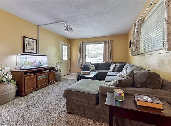 5th image of 625 Ponderosa Dr