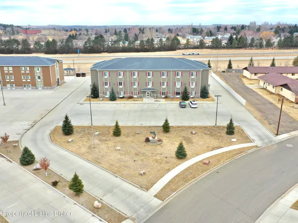 1193 14th St W, Dickinson, ND 58601