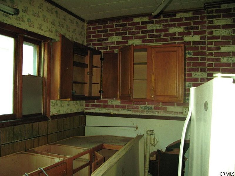 2nd image of 1584-86 CARRIE Street