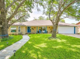 5812 Diamond Oaks Dr S, Haltom City, TX 76117