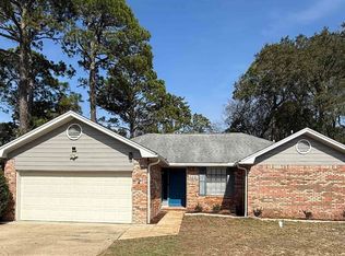 208 Elliott Rd, Mary Esther, FL 32569