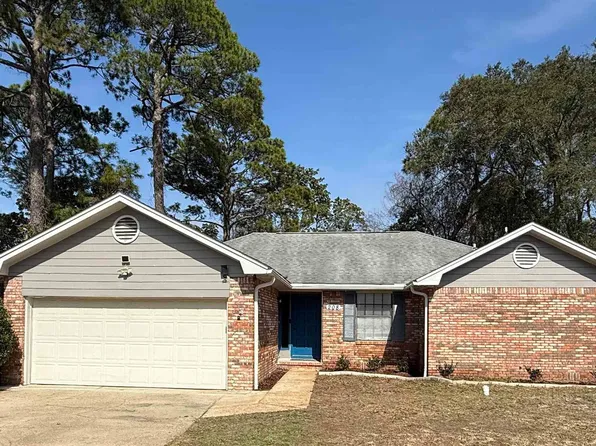 208 Elliott Rd, Mary Esther, FL 32569