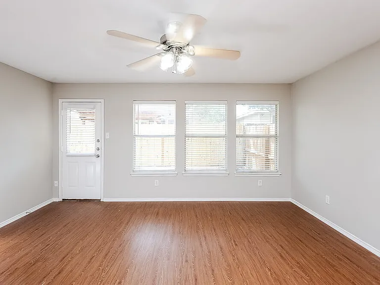 2325 Northway — Photo 9