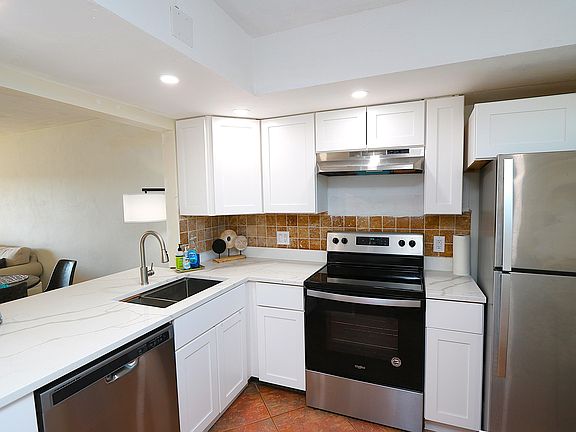 4th image of 1004 Manatee Rd #202