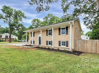 3052 Brookridge Ln, Charlotte, NC 28211