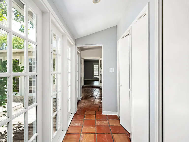 705 Eventide Dr — Photo 9