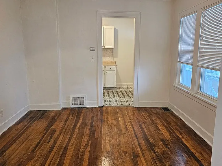 1327 W 67th St — Photo 13