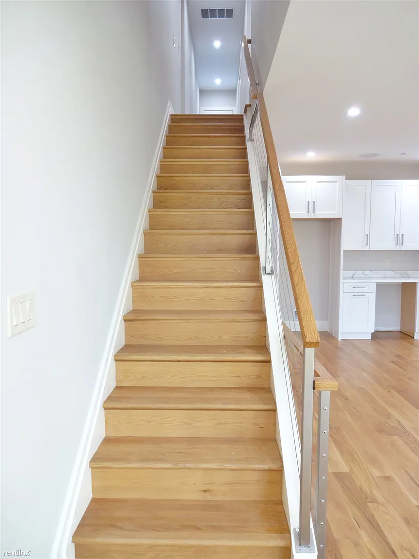 523 Lamont St NW photo 1