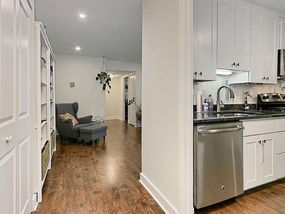 1st image of 132 Roberts Ln APT 403