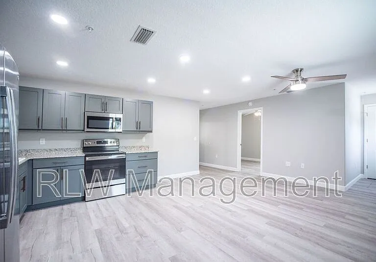 216 E Alfred St #220 — Photo 2