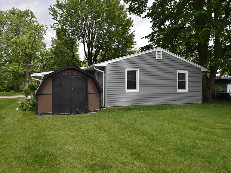 334 W Staat St — Photo 22