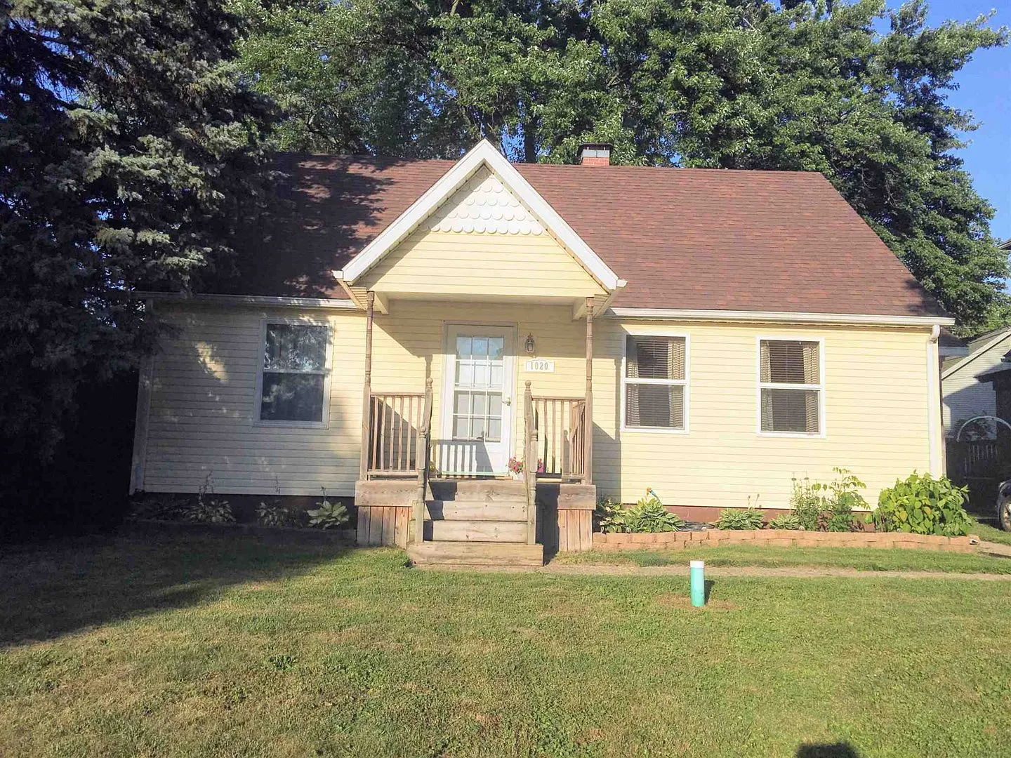 1020 N Center St photo 1