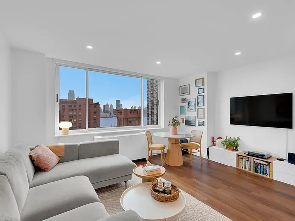 250 S End Ave APT 12G, New York, NY 10280