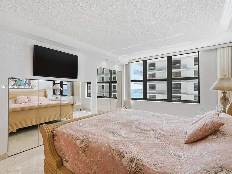 9801 Collins Ave #14D — Photo 49