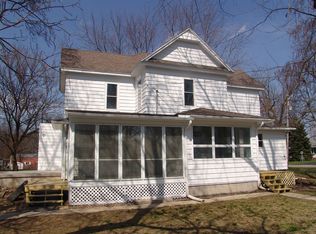 403 N 3rd St, Fisher, IL 61843