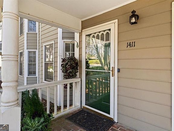 3rd image of 1411 Oakridge Cir