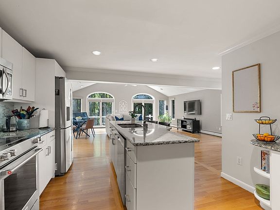 5th image of 39 Barefoot Hill Rd