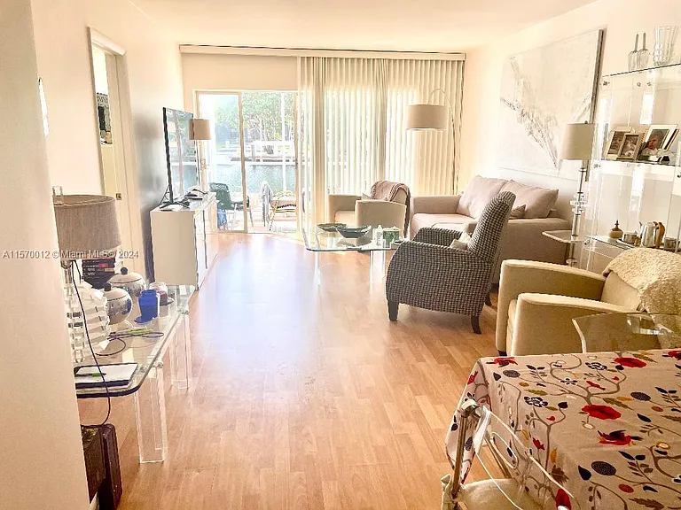 465 Paradise Isle Blvd #101 — Photo 4