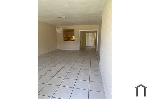 1752 SW 70th Way Photo 1