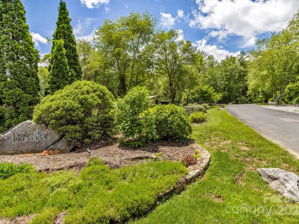 76 Drovers Ln, Fairview, NC 28730