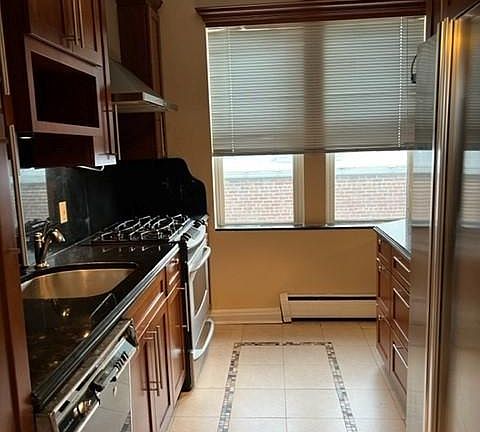 Full kitchen
