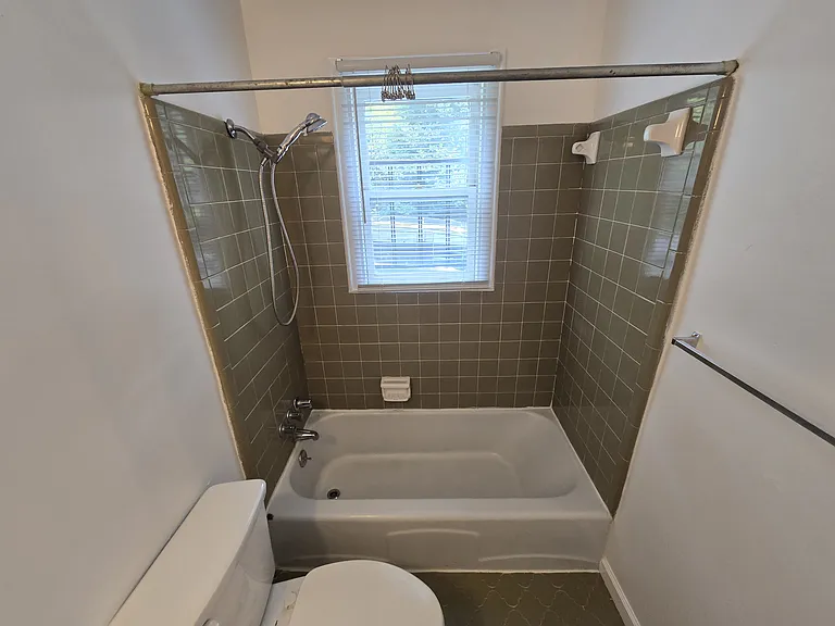 1434 E Broad St #B — Photo 16