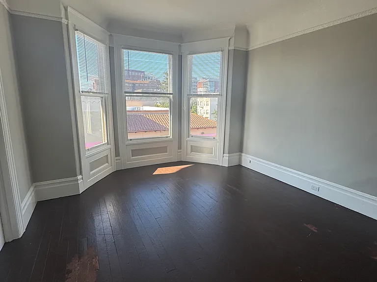 2643 24th St — Photo 2