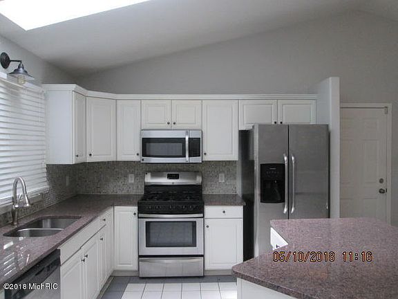 3rd image of 3221 Lake Dr SE