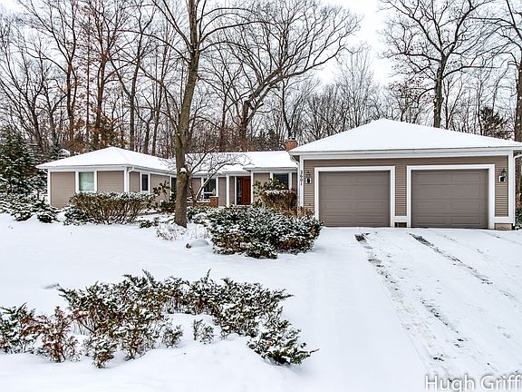 3rd image of 2601 Cascade Springs Dr SE