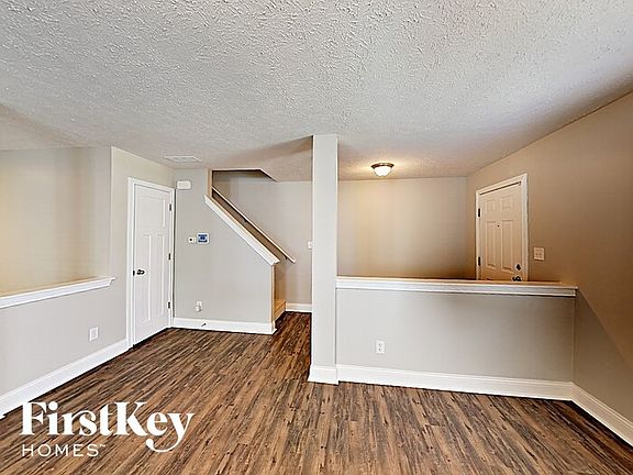 3rd image of 743 Hawthorne Ln