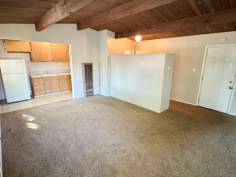 711 W 3rd Street — Photo 3