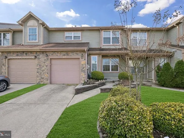 47 Knighton Ln, Mount Laurel, NJ 08054