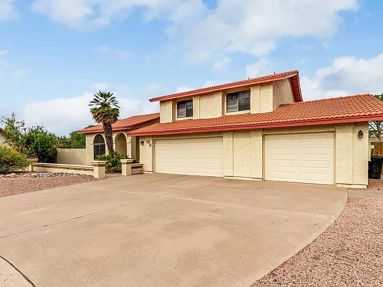 548 E Hope Cir — Photo 9