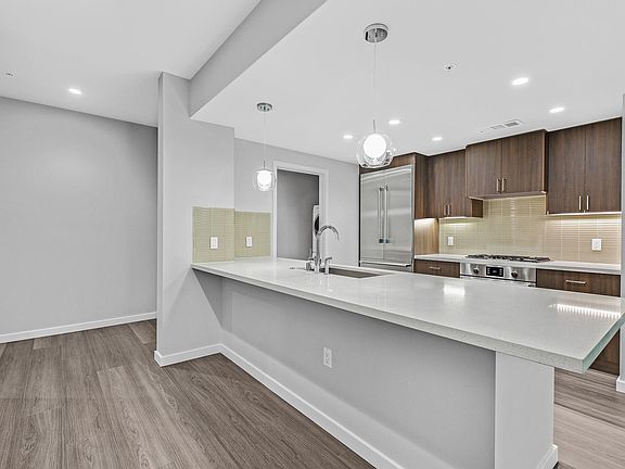 4th image of 2655 Bush St APT 106