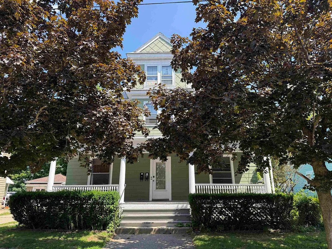 2 bed, 1.0 bath, 1621 sqft, $1,975 — Photo 3
