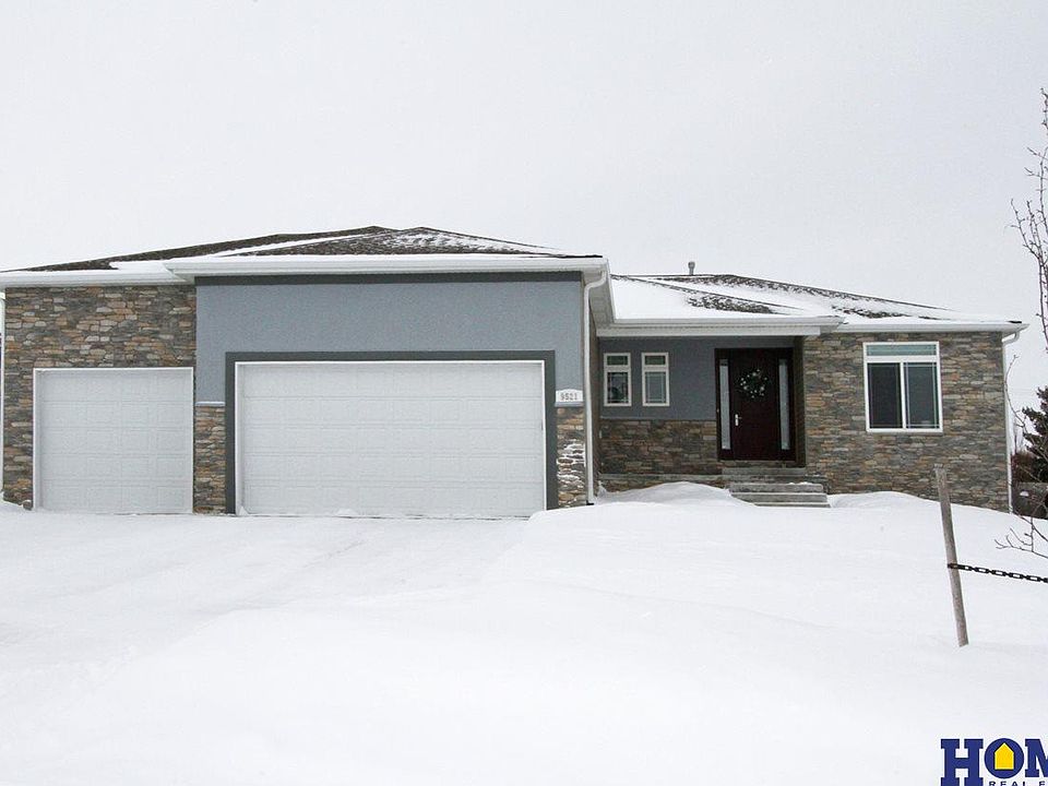 1st image of 9521 S 71st St